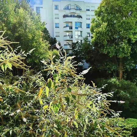 Large In The Buttes Chaumont Area *